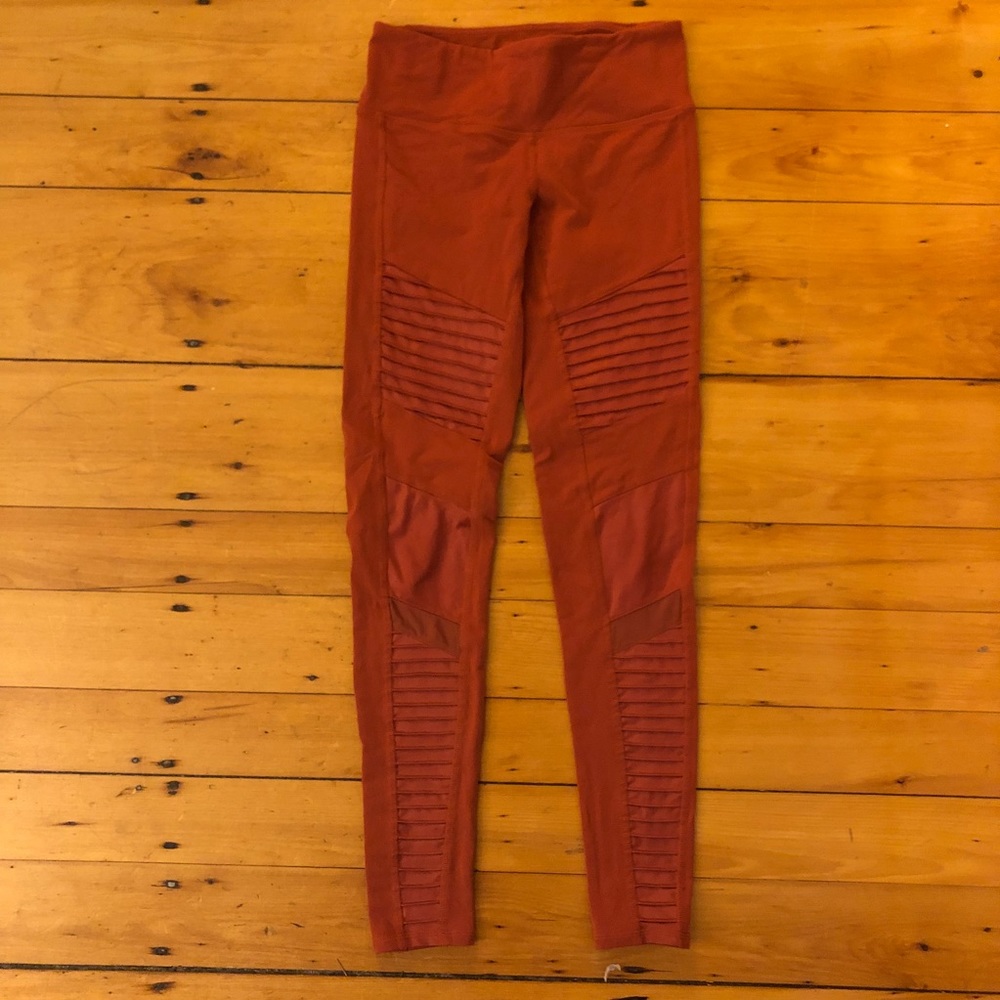 Alo Moto Style Yoga Pants